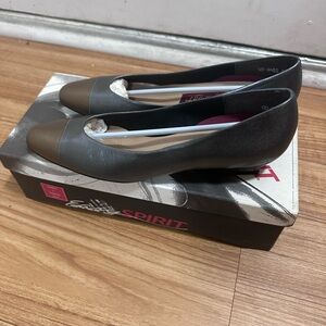 Easy street grey & gold women shoes, looks like new